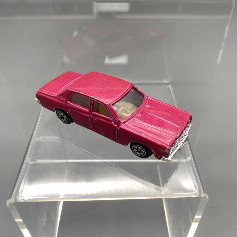 Vintage Yatming #1055 Toyota Crown #55 Pink 1/64 Diecast Car Thailand Right Dr